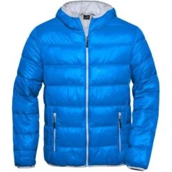 James & Nicholson JN1060 - Men's Down Jacket -Style au Travail aHR0cDovL21lZGlhMi5kZXNpZ25wYXJ0bmVyLmZyL2MvcC83Nzc0Lzc3NzQtMTA3ODAtMS5qcGc